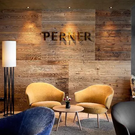ホテル Alpenhotel Perner