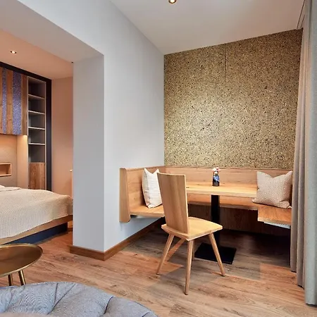 Alpenhotel Perner فندق اوبرتاورن