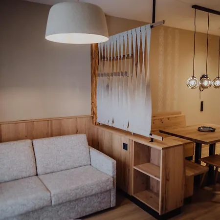 Alpenhotel Perner ホテル オーバータウエルン